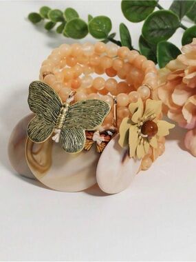 Gold Butterfly & Cream Shell Charm Stretch Bracelet